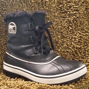 SOREL snow boots
Black/Turtledove